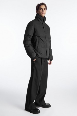 Chamarra COS Corta Puffer Hombre Negros | 31475NAEP