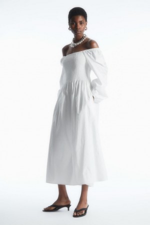 Vestido COS Off-the-shoulder Smocked Midi Mujer Blancos | 08162LEMW